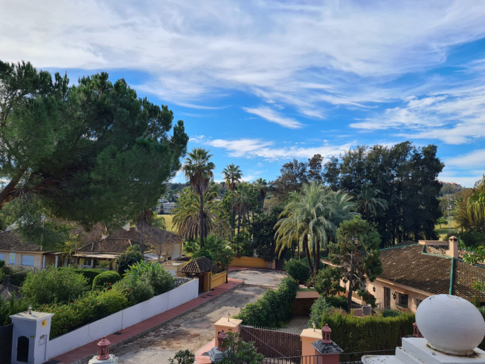 Qlistings - Brand new architectural masterpiece located in El Madroñal Property Thumbnail